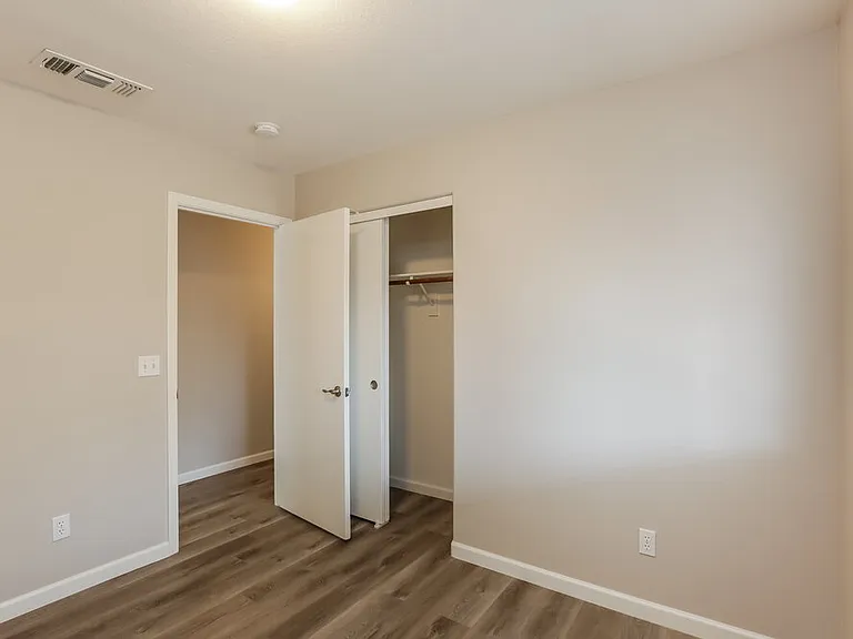 8643 E Capri Ave — Photo 14