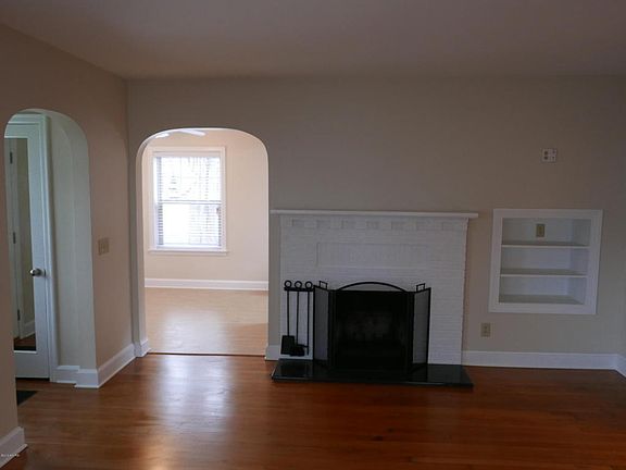 2nd image of 1216 Cambridge Dr