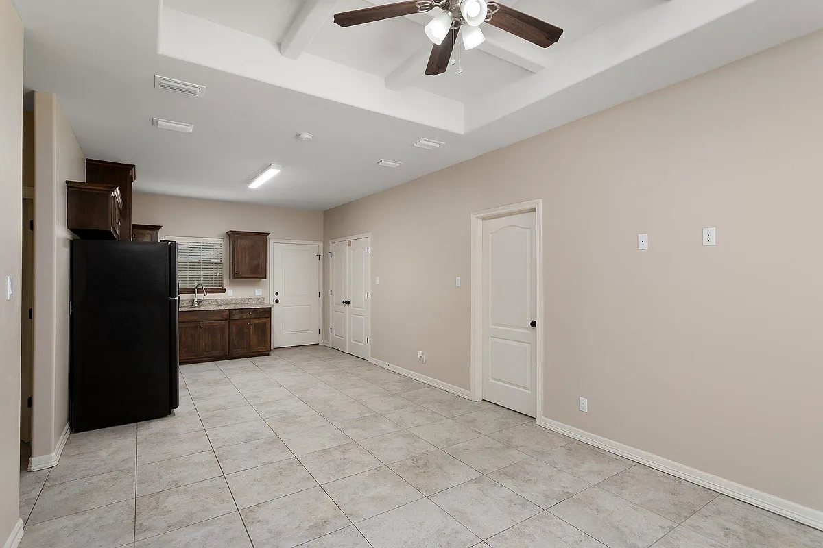 Building Photo - 2608 E Garfield Ave #2