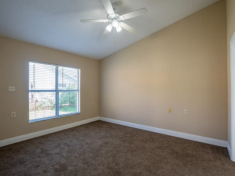 1025 Clovercrest Rd — Photo 16