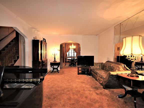 2nd image of 6736 Fleet St