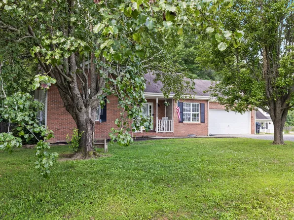 1015 Summer Ln, Pleasant View, TN 37146