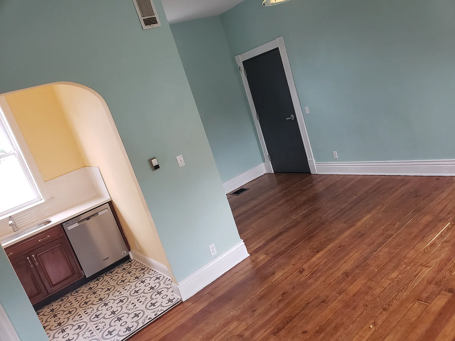505 Augustus Ave — Photo 4