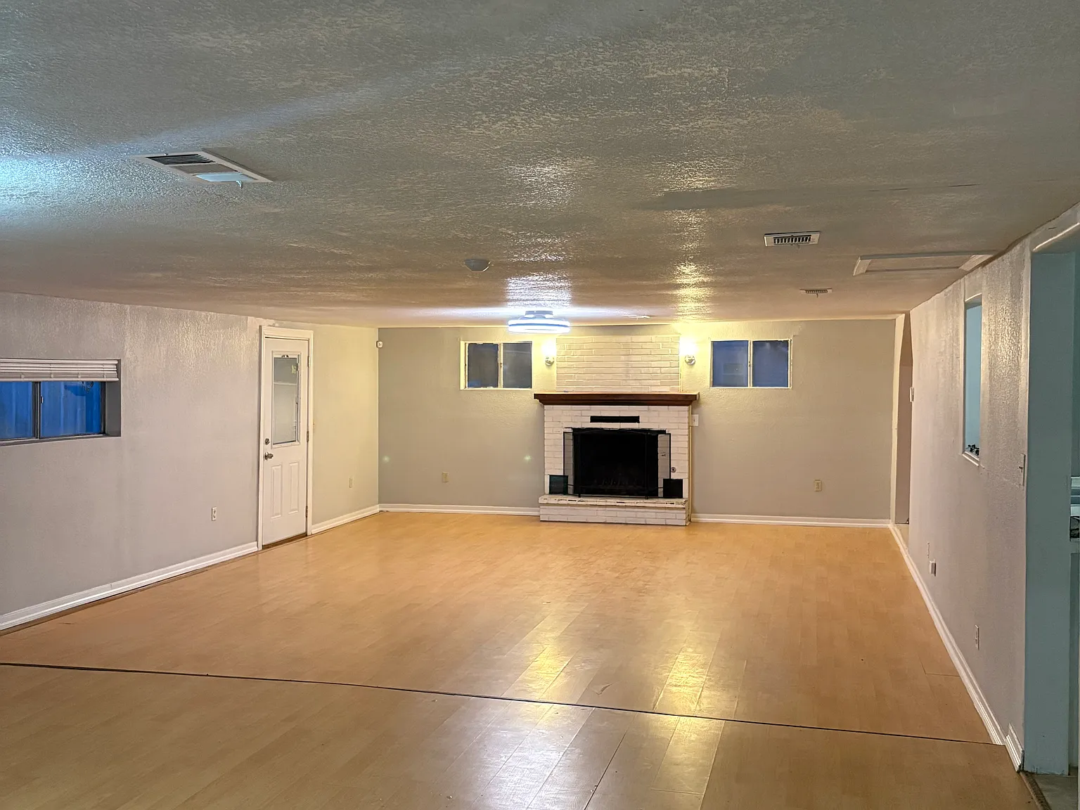3 bed, 1.5 bath, 2066 sqft, $1,850 — Photo 2