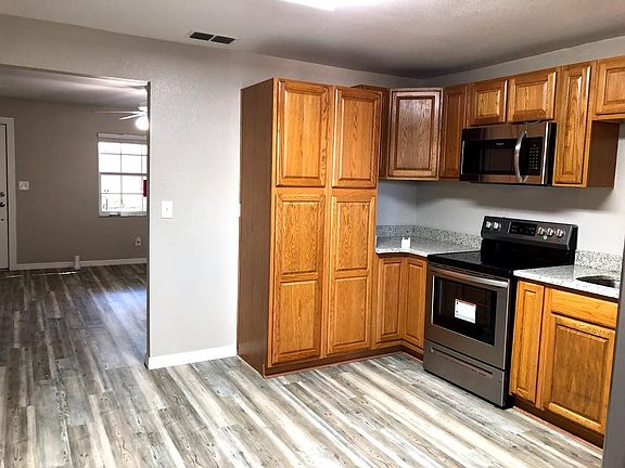 3rd image of 815 W Orange St #815
