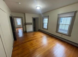 19 Exeter Rd APT 2, Newmarket, NH 03857