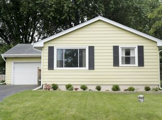 5415 Burwood Rd, Oakwood Hills, IL 60013