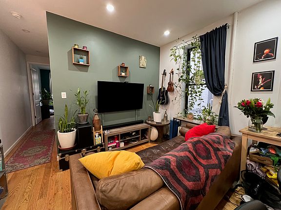 5th image of 31 Diamond St APT 3