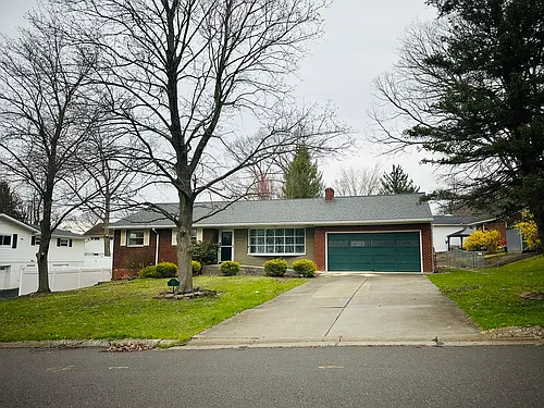 305 Magnolia Dr Photo 1