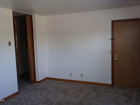 4th image of 133 E Ravine Rd