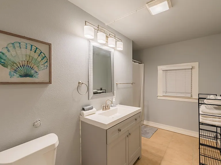 708 Marshall St #B — Photo 17