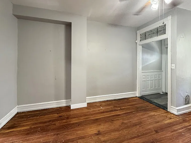 1249 N Alden St — Photo 15