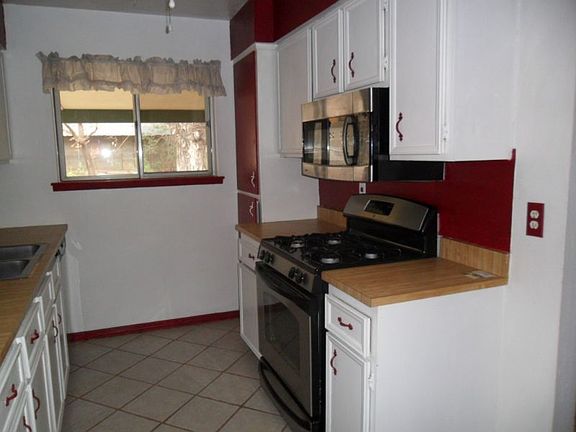 5th image of 836 Marie Park St NE