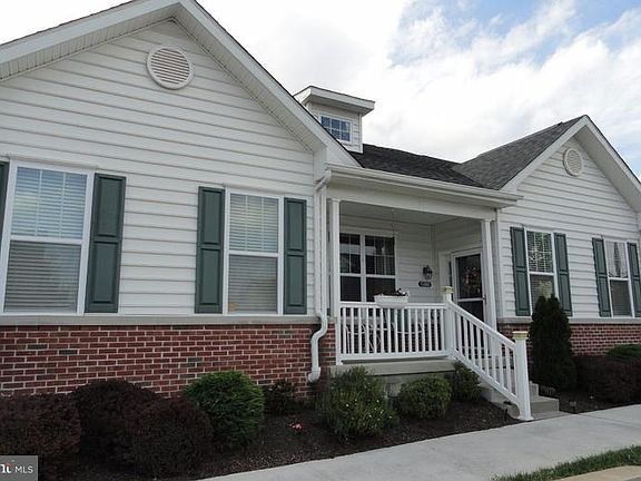 3rd image of 15008 Dahlia Dr