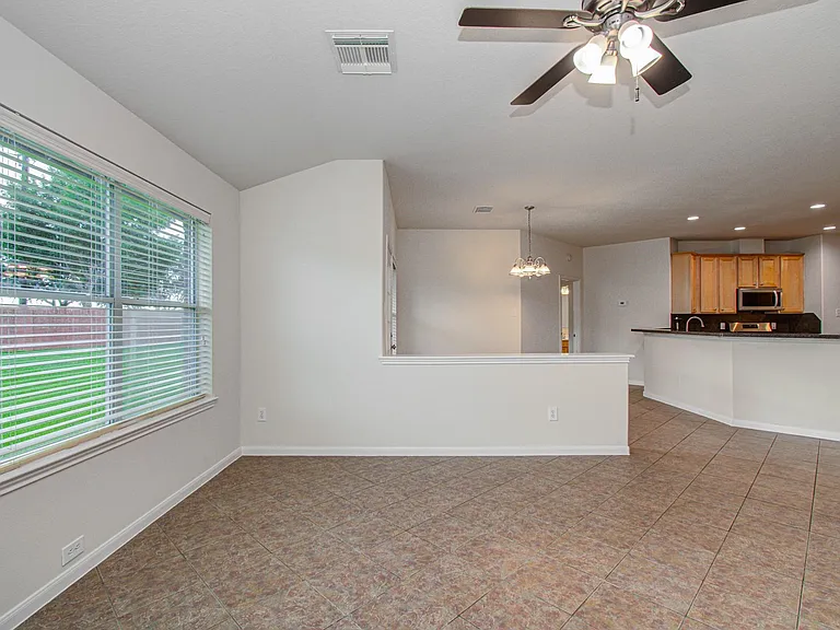 1904 Roaring Springs Ct — Photo 8