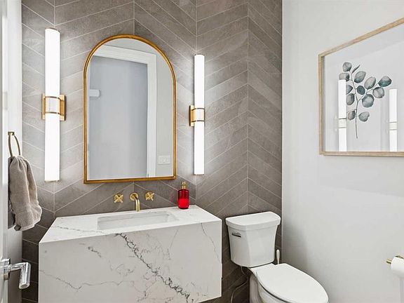 4th image of 1035 E 73rd St SW