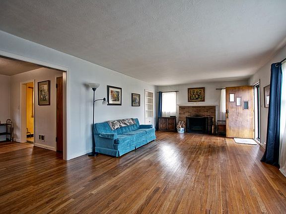 2nd image of 1221 Kilbourn St