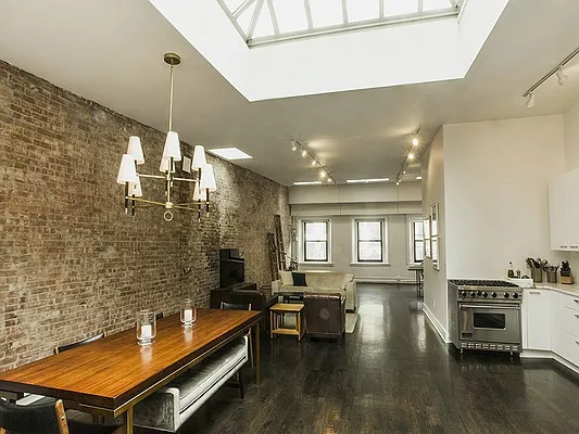 Sold by Sotheby's International Realty | media 1