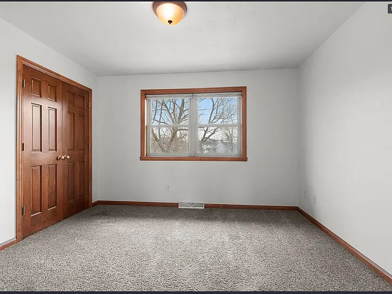 573 S 9th St — Photo 23