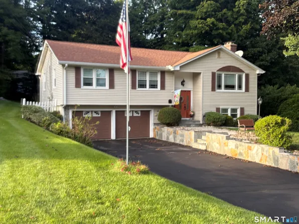 4 Dempsey Court, Ansonia, CT 06401