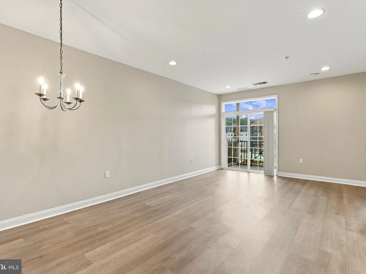 2 bed, 2.0 bath, 1168 sqft, $2,650 — Photo 4