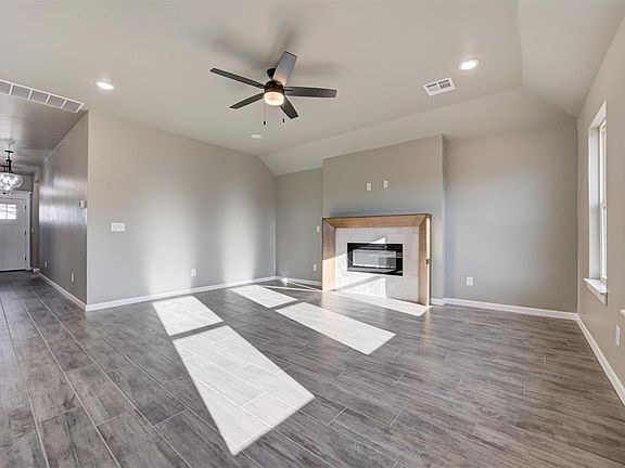 5th image of 2412 Creekview Trl