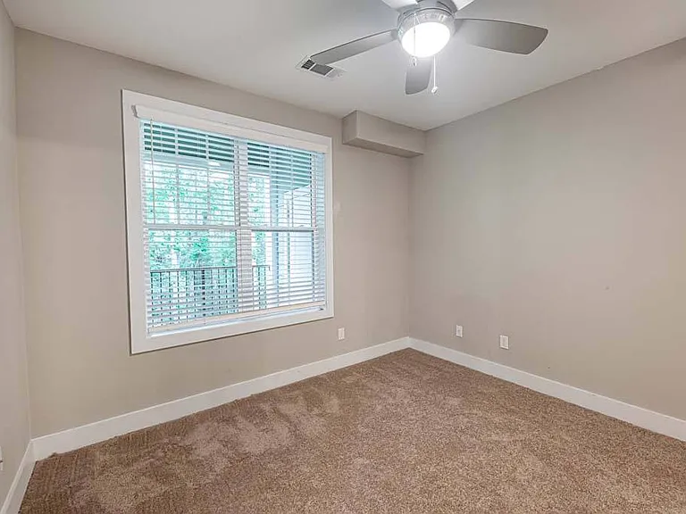 Foxwood Apartments — Photo 104