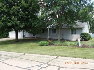 605 Timber Ridge Dr, Andalusia, IL 61232