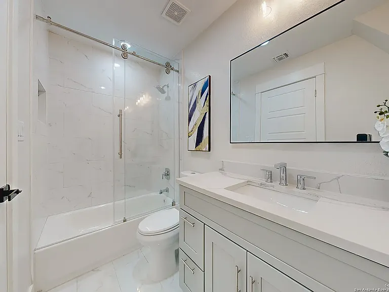 1019 S Hackberry St #201 — Photo 11