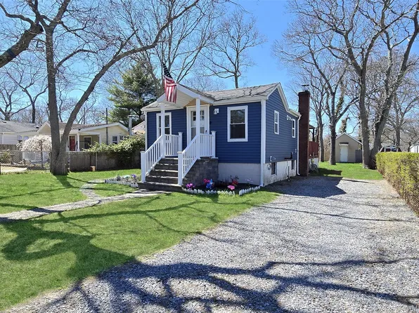 20 Daisy Place, Selden, NY 11784
