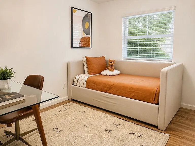 11004 Jordan Ln — Photo 14