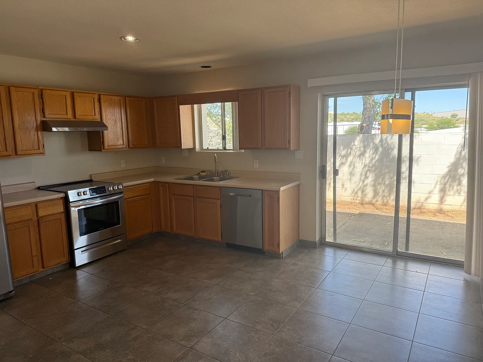 2 bed, 950 sqft, $1,250 — Photo 4