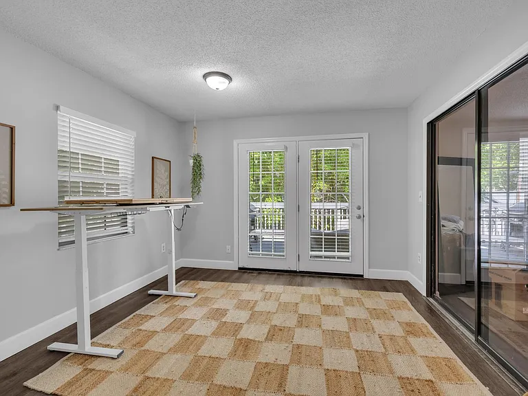 411 S Willow Ave — Photo 39