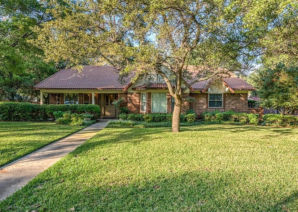 1st image of 212 Greenbriar Ln