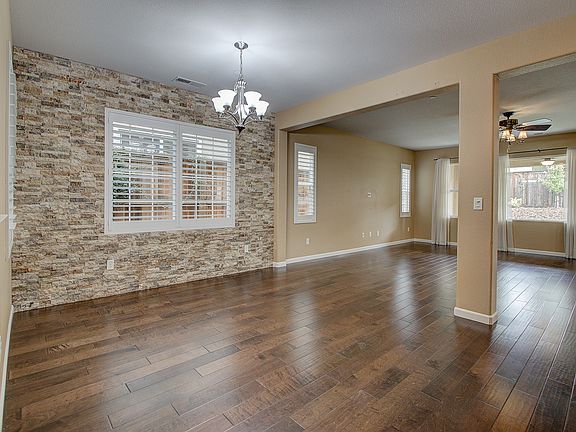 2nd image of 709 Wagon Trail Way