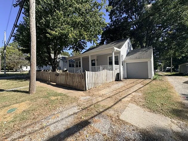 4 bed, 1260 sqft, $1,595 — Photo 2