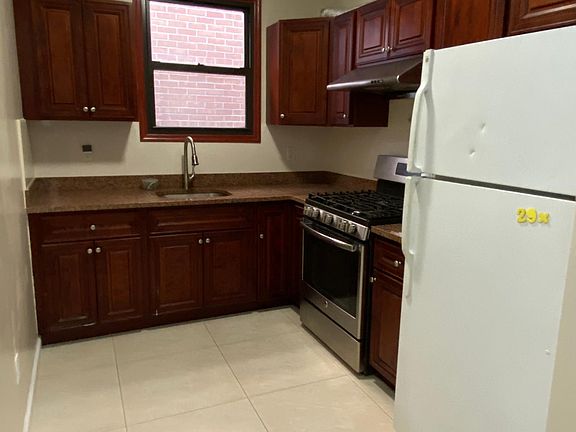 4th image of 3791 E Tremont Ave #2