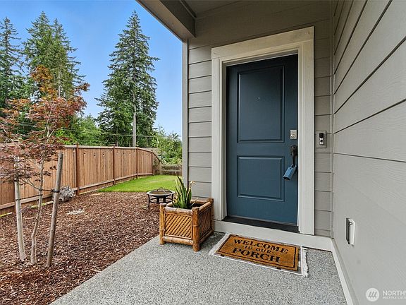 3rd image of 6427 Randolph Drive NE