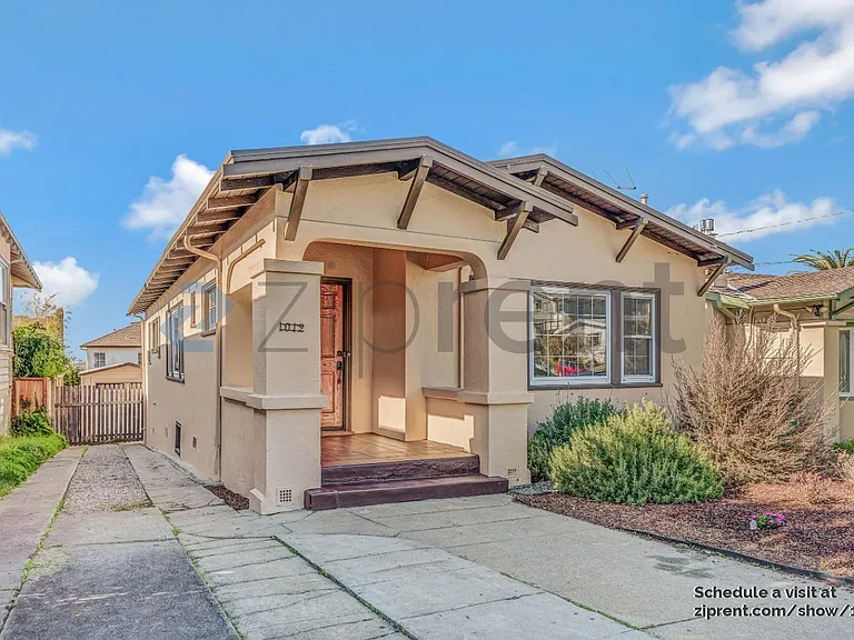 1012 Ventura Ave — Photo 2
