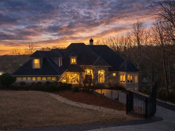 5610 Point West Dr, Oakwood, GA 30566