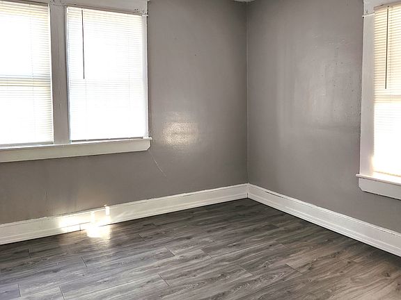 4th image of 409 Oak Hill Ave #3