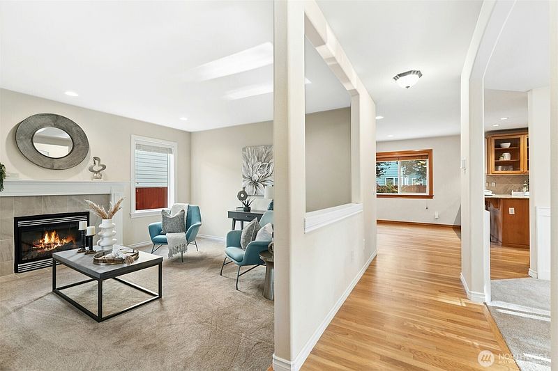 4th image of 723 N 198th Street