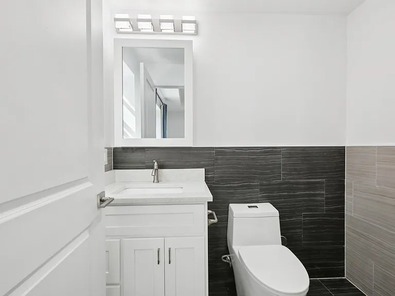 131 Zabriskie St — Photo 23