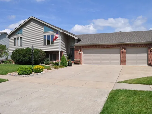 9251 Marquette St, Saint John, IN 46373