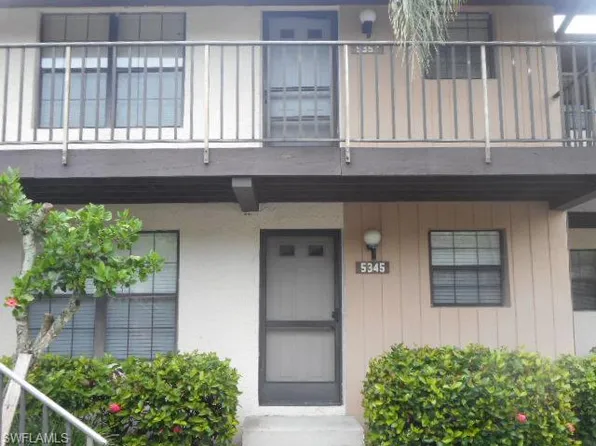 5345 Treetops Dr, Naples, FL 34113