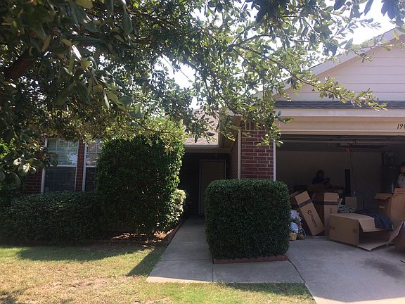 4th image of 1906 Livingston Ln