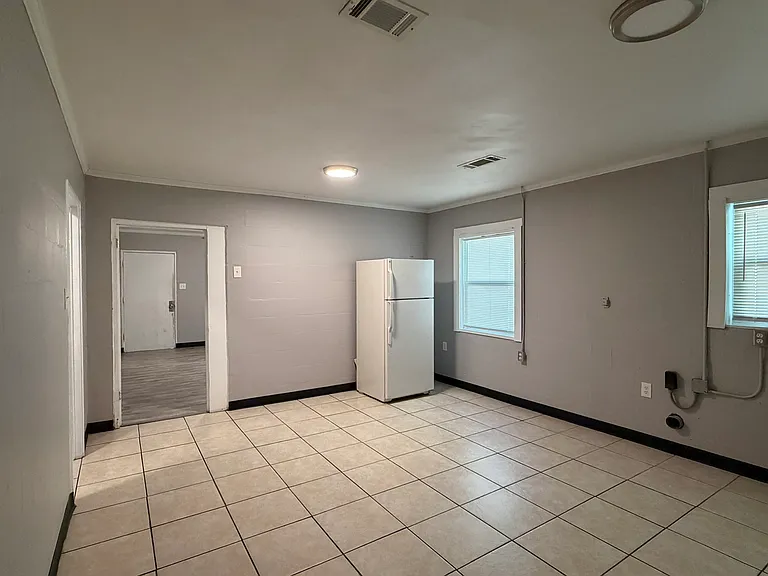 1109 W Wall St — Photo 6