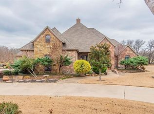 2005 Willow Bend Dr, Oak Leaf, TX 75154