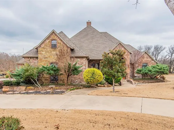 2005 Willow Bend Dr, Oak Leaf, TX 75154