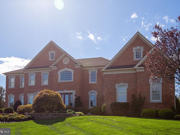 4th image of 7 Holme Ct